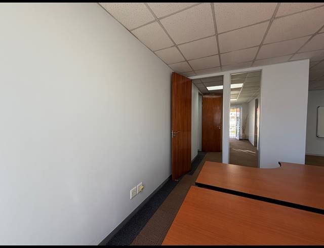 97M² OFFICE FOR SALE IN WOODMEAD